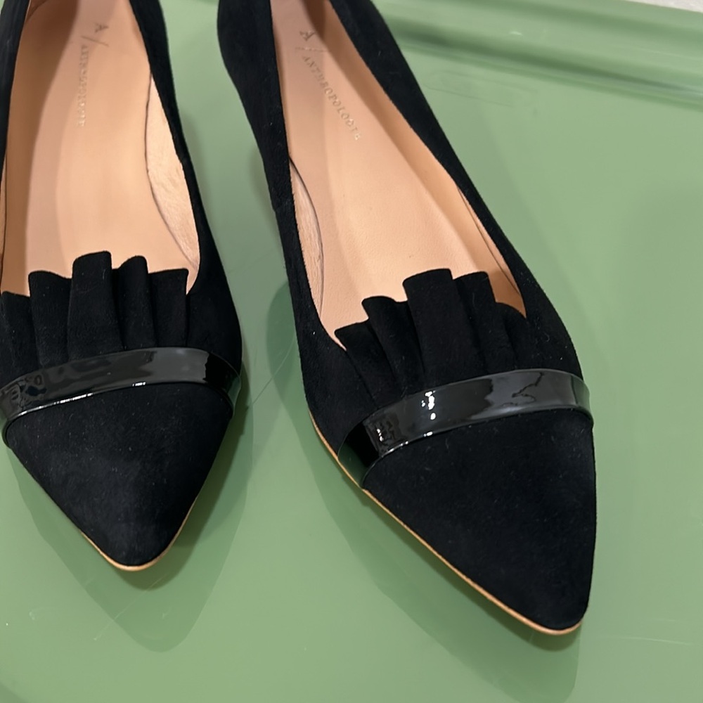 ANTHROPOLOGIE RUFFLE KITTEN 2.5 HEELS  SUEDE BLACK SZ 38 MADE IN SPAIN - Picture 5 of 11